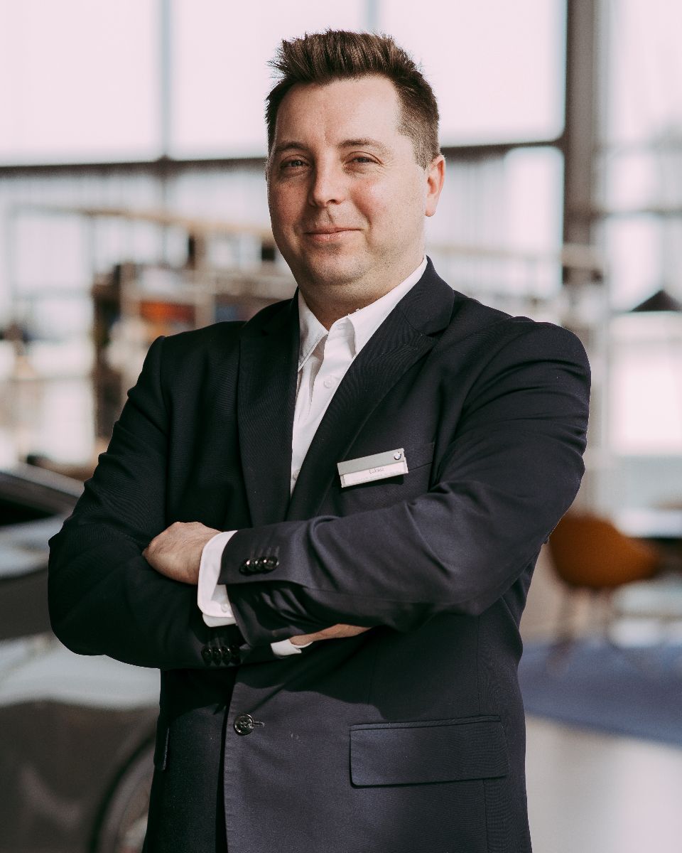 Łukasz Iwański Doradca ds. sprzedaży samochodów nowych BMW.