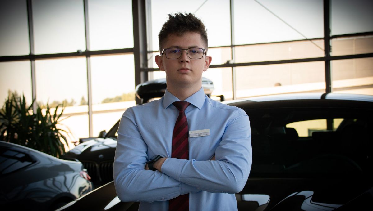 Oskar Zgraja Doradca ds. sprzedaży samochodów nowych BMW.